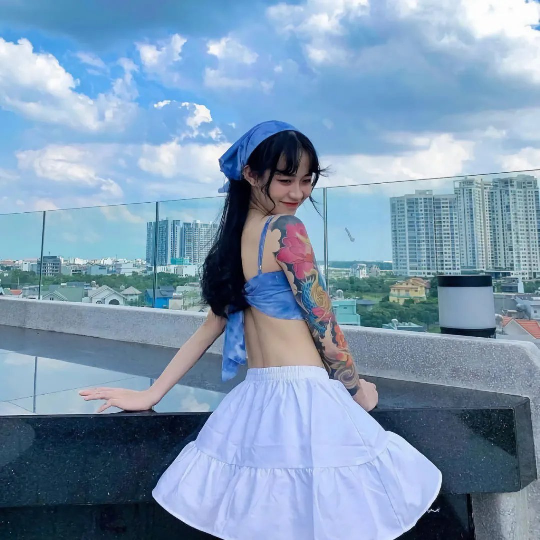 彼女